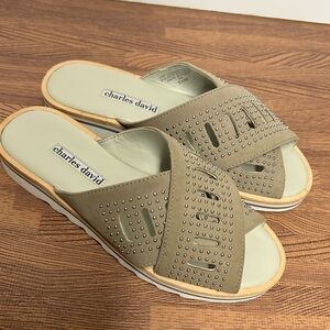 Charles David Studded Leather Slide Sandals Taupe Gray Women’s 5.5B